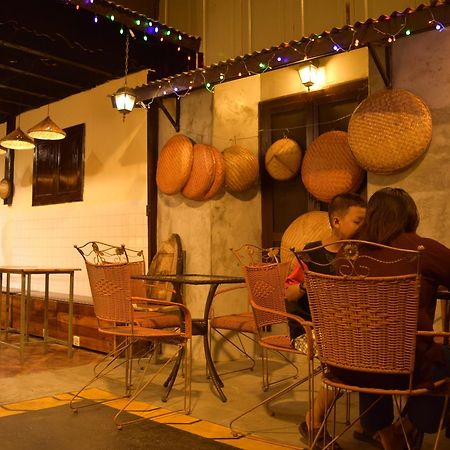 21 Hostel Янгон Экстерьер фото